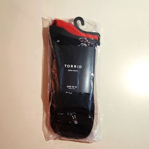 ❤️NWT VINTAGE TORRID 2 PACK CREW SOCKS - BONES SKULL SANTA HAT PRINT - Picture 4 of 11
